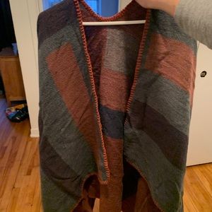 Poncho / sweater / cardigan